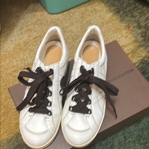 Louis Vuitton White Athletic Shoes Low-Top Design
